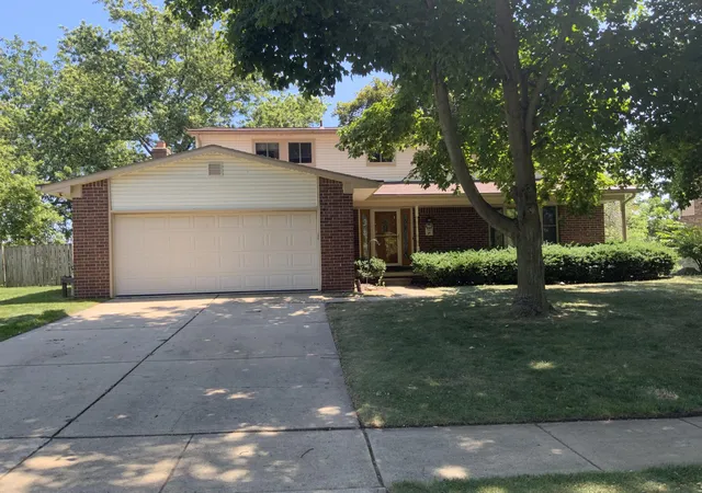 Photo 1 of Sale Pending at 359 Old Crk Dr, Saline, MI 48176 | MLS# 81026036685 | Listing updated on 2026-10-02