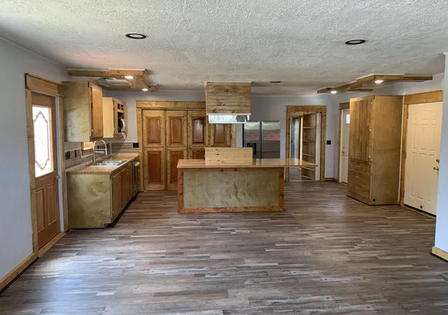 Photo 3 of Single family home for sale at 576 Pipestone St, Benton Harbor, MI 49022 | MLS# 69026036718 | Listing updated on 2026-09-09