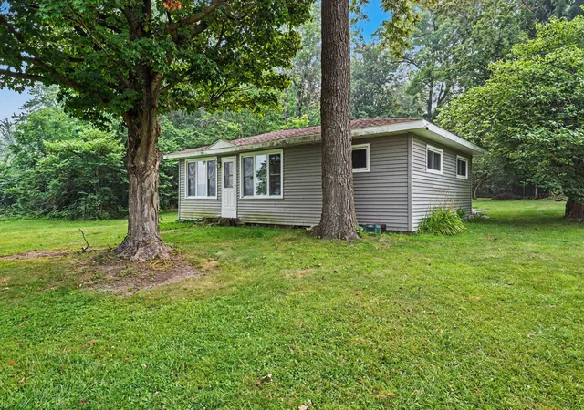 3rd image of 45296 15Th Ave, Bloomingdale Township Van Buren, MI 49026 | MLS# 66026036722