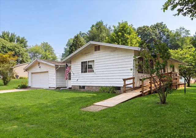 1st image of 441 E Parsons Ave, Watervliet, MI 49098 | MLS# 69026036727