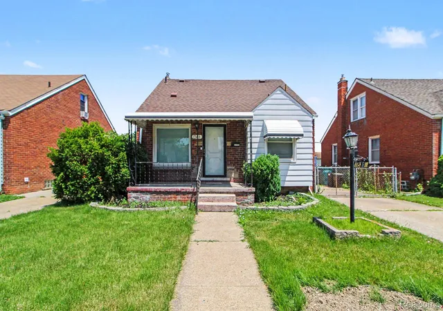 Photo 2 of Single family home for sale at 1548 Cleveland Ave, Lincoln Park, MI 48146 | MLS# 20261055235 | Listing updated on 2026-07-18