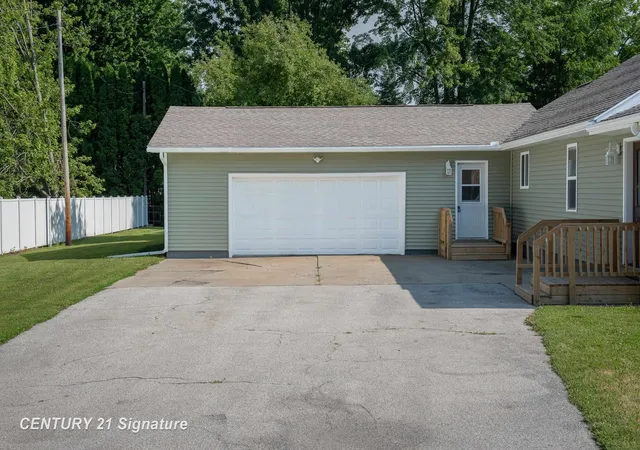 Photo 1 of Sale Pending at 3121 Boy Scout Rd, Bay City, MI 48706 | MLS# 61050215265 | Listing updated on 2026-08-18