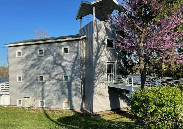 Photo 3 of Single family home for sale at 15657 Lakeview Dr, Buchanan Township Berrien, MI 49107 | MLS# 69026036743 | Listing updated on 2026-09-14
