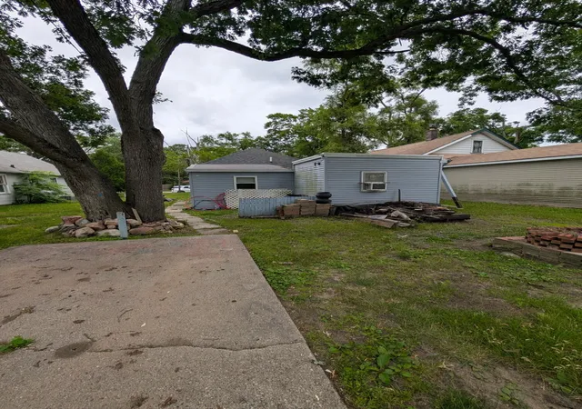 Photo 3 of Single family home for sale at 3021 Hoyt St, Muskegon, MI 49444 | MLS# 65026036746 | Listing updated on 2026-09-15
