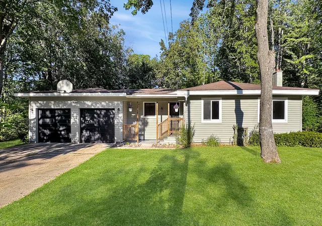 Photo 1 of Single family home for sale at 226 Seneca Pl, Cadillac, MI 49601 | MLS# 72026036753 | Listing updated on 2026-08-28