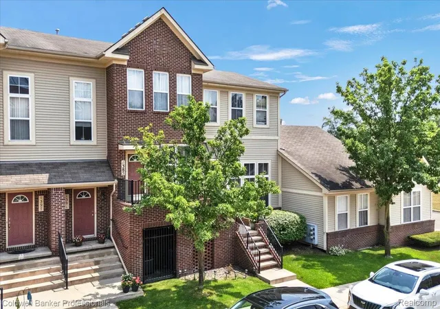 Photo 2 of Condo for sale at 1385 Parkcrest Dr, Waterford, MI 48327 | MLS# 20261055274 | Listing updated on 2026-09-10