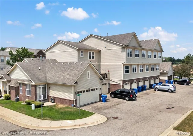 Photo 2 of Condo for sale at 1385 Parkcrest Dr, Waterford, MI 48327 | MLS# 20261055274 | Listing updated on 2026-09-10