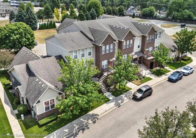 Photo 3 of Condo for sale at 1385 Parkcrest Dr, Waterford, MI 48327 | MLS# 20261055274 | Listing updated on 2026-09-10