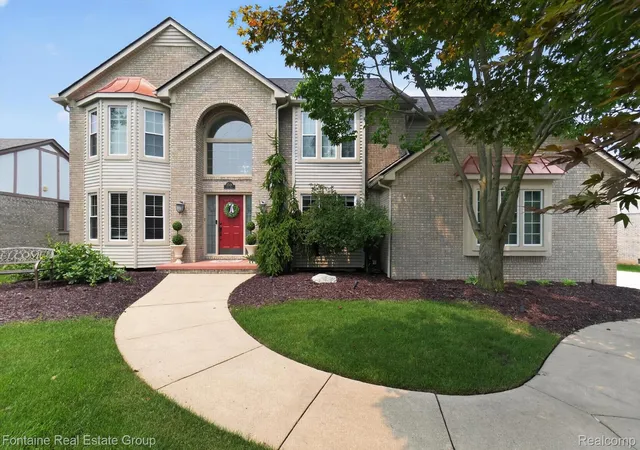 3rd image of 37116 Aspen Dr, Farmington Hills, MI 48335 | MLS# 20261055289