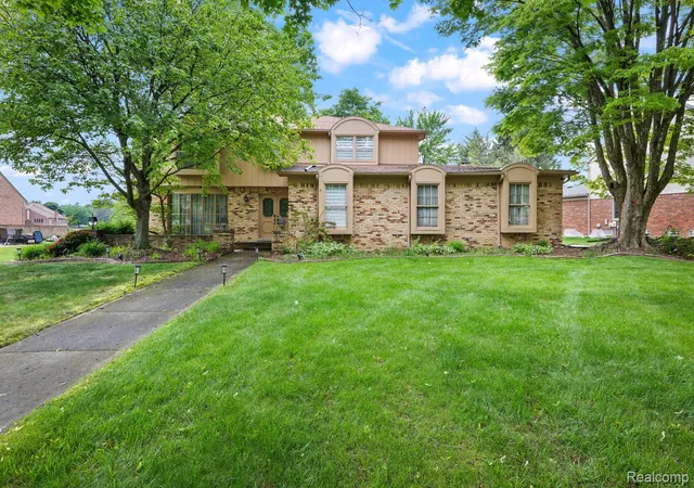 Photo 1 of Single family home for sale at 29801 Deer Run, Farmington, MI 48331 | MLS# 20261055290 | Listing updated on 2026-08-30