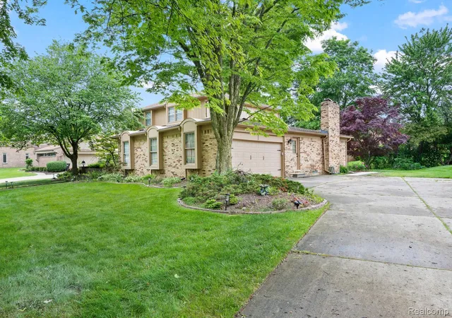 Photo 3 of Single family home for sale at 29801 Deer Run, Farmington, MI 48331 | MLS# 20261055290 | Listing updated on 2026-08-30