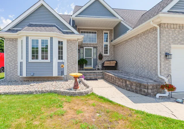 Photo 3 of Single family home for sale at 32321 Liparoto Dr, Rockwood, MI 48173 | MLS# 81026036779 | Listing updated on 2026-09-05