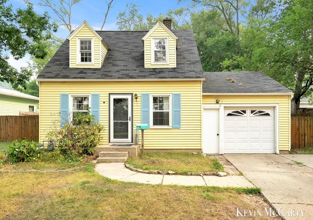 Photo 1 of Single family home for sale at 1713 Boston St Se, Grand Rapids, MI 49506 | MLS# 65026036774 | Listing updated on 2026-09-23