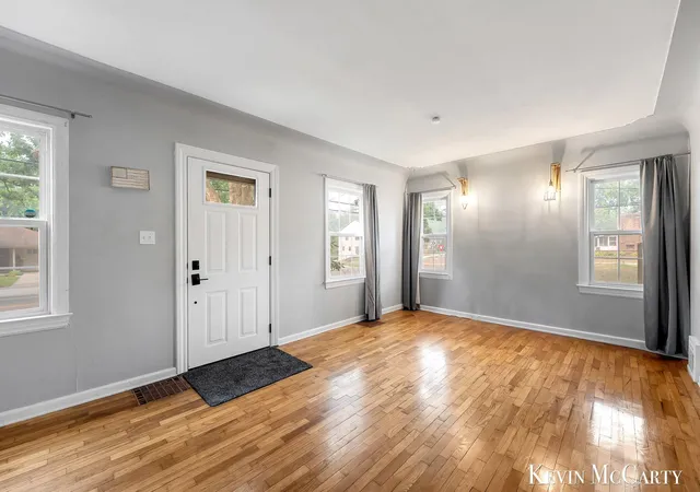Photo 3 of Single family home for sale at 1713 Boston St SE, Grand Rapids, MI 49506 | MLS# 65026036774 | Listing updated on 2026-09-23