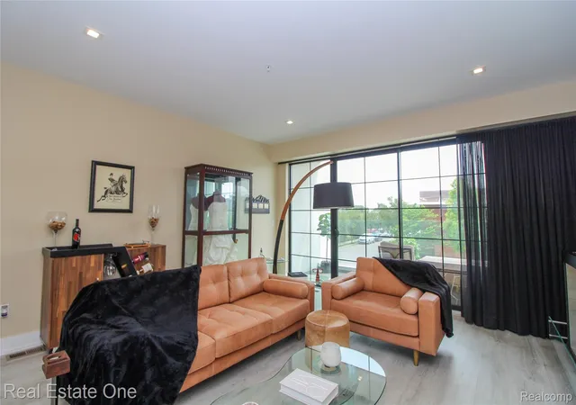4th image of 533 E Harrison Ave #38, Royal Oak, MI 48067 | MLS# 20261055298