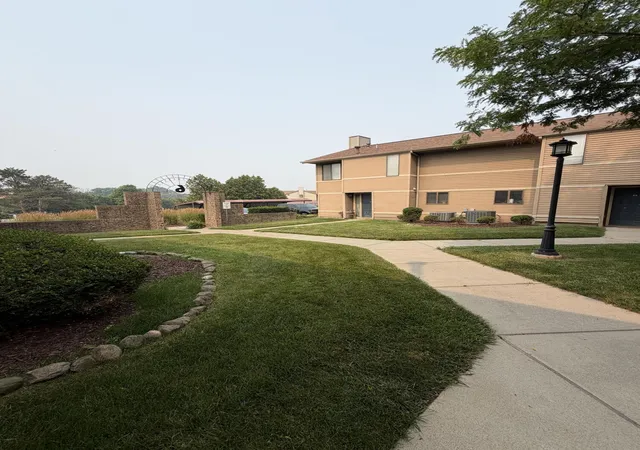 1st image of 325 Briarcrest Dr, Ann Arbor, MI 48104 | MLS# 81026036812