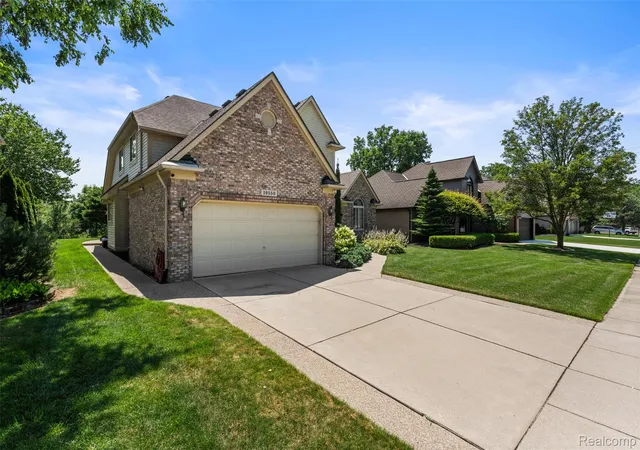 Photo 3 of Single family home for sale at 19550 Shorecrest Dr, Clinton Township, MI 48038 | MLS# 20261055327 | Listing updated on 2026-10-07