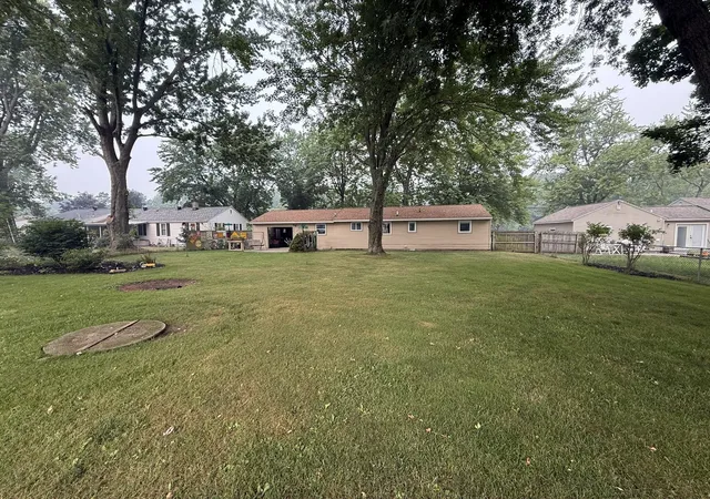Photo 3 of Single family home for sale at 3616 S Sheridan Dr, Muskegon, MI 49444 | MLS# 71026036819 | Listing updated on 2026-09-17