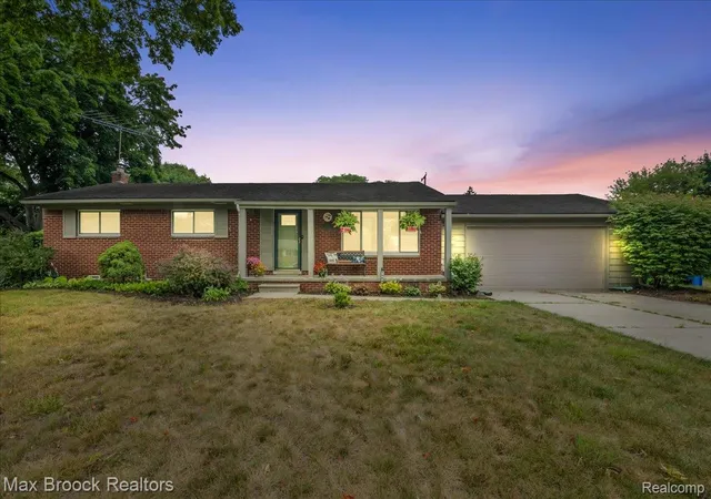 Photo 1 of Sale Pending at 1800 Hollingsworth Dr, Commerce Charter Township Oakland, MI 48390 | MLS# 20261055344 | Listing updated on 2026-09-08