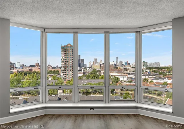 Photo 2 of Condo for sale at 250 E Harbortown Dr #901, Detroit, MI 48207 | MLS# 20261055352 | Listing updated on 2026-08-27