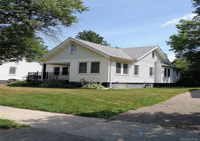 Photo 1 of Single family home for sale at 23 Spokane Dr, Pontiac, MI 48341 | MLS# 20261055362 | Listing updated on 2026-09-11
