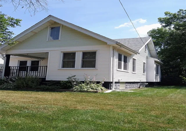 Photo 3 of Single family home for sale at 23 Spokane Dr, Pontiac, MI 48341 | MLS# 20261055362 | Listing updated on 2026-09-11