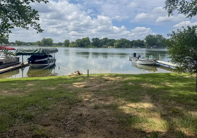 Photo 3 of Single family home for sale at 52411 Lakeview Dr, Dowagiac, MI 49047 | MLS# 69026036849 | Listing updated on 2026-08-21