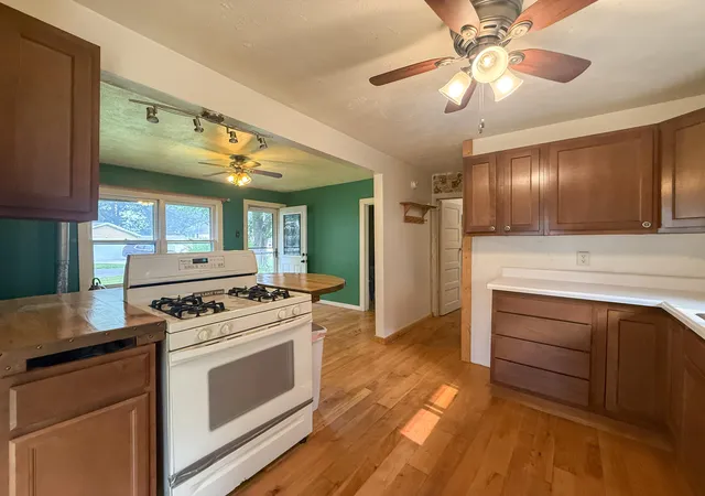 Photo 5 of Single family home for sale at 52411 Lakeview Dr, Dowagiac, MI 49047 | MLS# 69026036849 | Listing updated on 2026-08-21