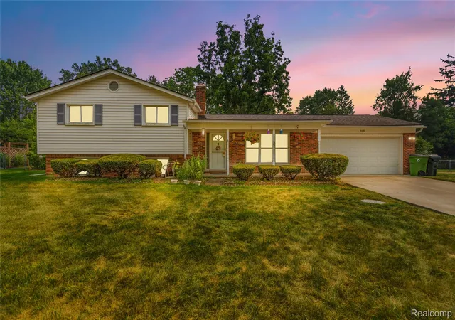 Photo 1 of Sale Pending at 5108 Shelbyshire Dr, Shelby Township, MI 48316 | MLS# 20261055386 | Listing updated on 2026-08-26