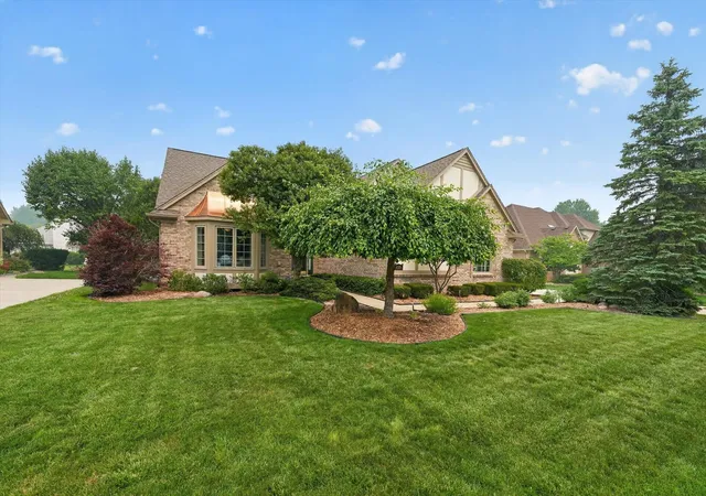 Photo 2 of Single family home for sale at 4379 Chablis Dr, Sterling Heights, MI 48314 | MLS# 58050215326 | Listing updated on 2026-08-26