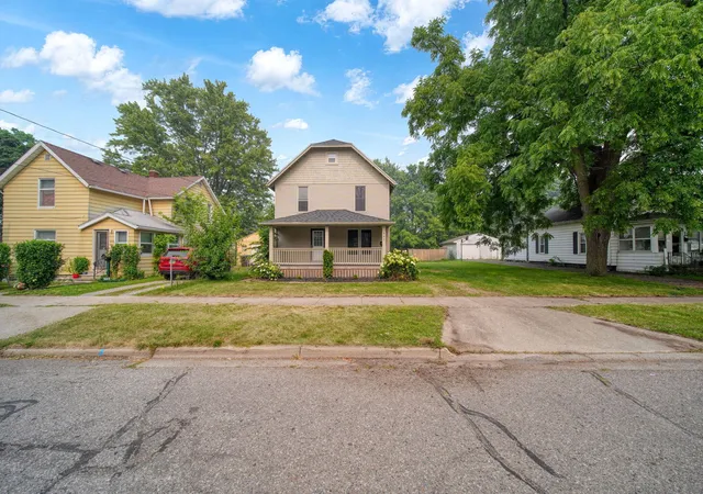 Photo 3 of Single family home for sale at 841 Bennett St, Jackson, MI 49202 | MLS# 55026036862 | Listing updated on 2026-09-15