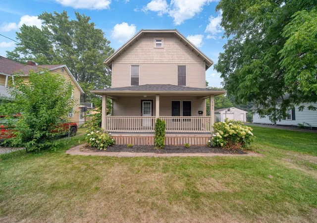 Photo 3 of Single family home for sale at 841 Bennett St, Jackson, MI 49202 | MLS# 55026036862 | Listing updated on 2026-09-15
