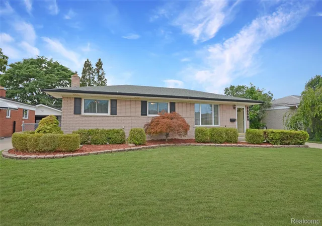 2nd image of 33509 Stonewood Dr, Sterling Heights, MI 48312 | MLS# 20261055397