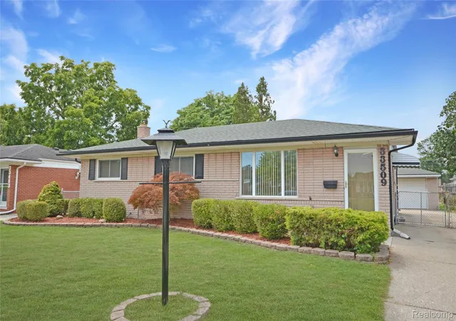 3rd image of 33509 Stonewood Dr, Sterling Heights, MI 48312 | MLS# 20261055397
