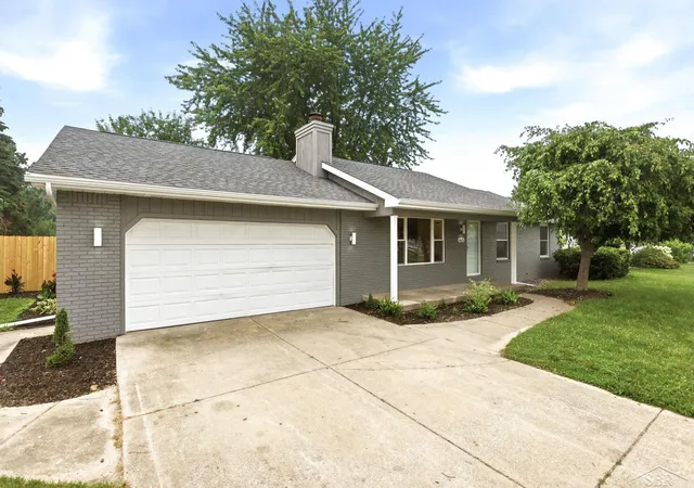 Photo 1 of Sale Pending at 4621 S Wintergreen Dr, Saginaw, MI 48603 | MLS# 61050215328 | Listing updated on 2026-08-26