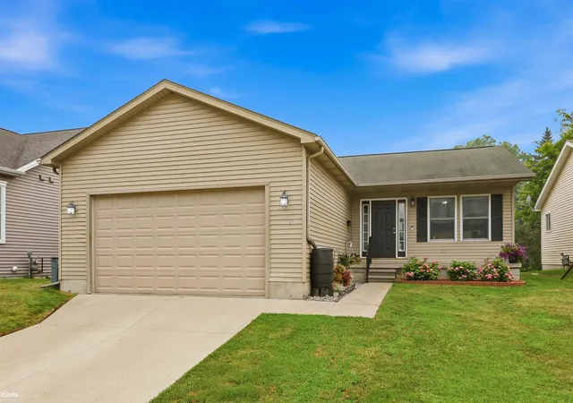 Photo 1 of Sale Pending at 2611 Wright St, Port Huron, MI 48060 | MLS# 58050215330 | Listing updated on 2026-07-18