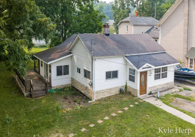 1st image of 720 N Boltwood St, Hastings, MI 49058 | MLS# 65026036867