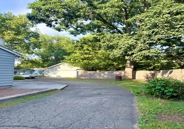 2nd image of 129 Morrow St, Kalamazoo, MI 49048 | MLS# 20261055404