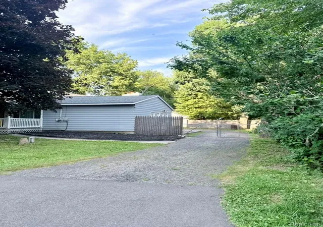3rd image of 129 Morrow St, Kalamazoo, MI 49048 | MLS# 20261055404