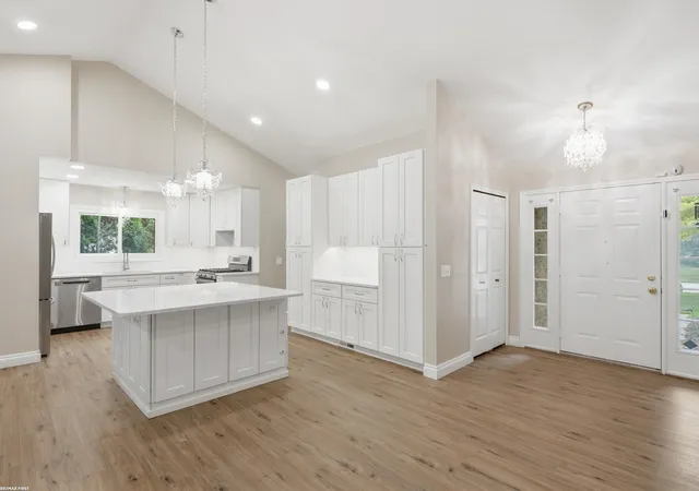4th image of 3436 Vardon Dr, Rochester Hills, MI 48307 | MLS# 58050215333