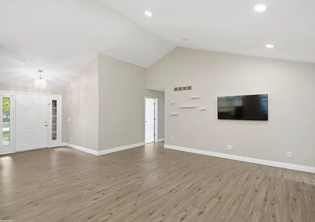 5th image of 3436 Vardon Dr, Rochester Hills, MI 48307 | MLS# 58050215333