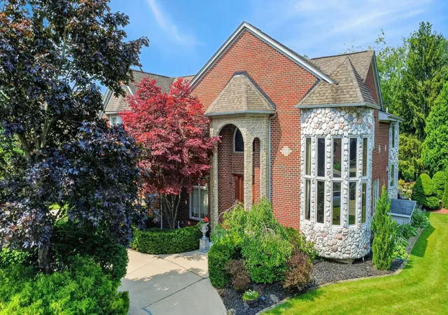 Photo 1 of Mansion for sale at 833 Lakewood Dr, Rochester Hills, MI 48309 | MLS# 81026036870 | Listing updated on 2026-07-24