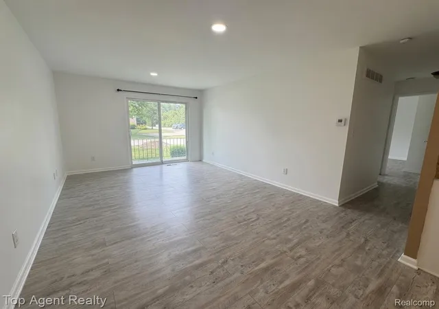 Photo 3 of Condo for sale at 14211 Ivanhoe Dr, Sterling Heights, MI 48312 | MLS# 20261055414 | Listing updated on 2026-09-10