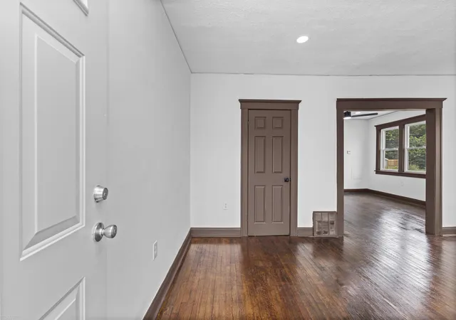 Listing Photo 4 - Condo for sale in building located at 5392 Seebaldt St, Detroit, MI 48204