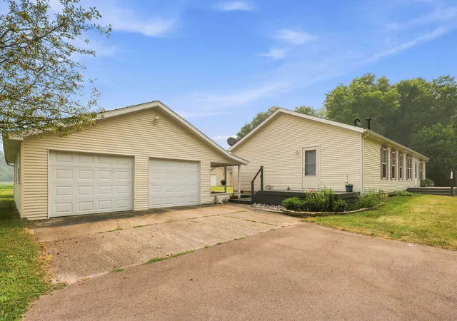 Photo 3 of Single family home for sale at 3963 22 Mile Rd, Homer, MI 49245 | MLS# 66026036882 | Listing updated on 2026-09-27