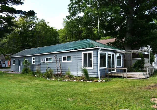 Photo 3 of Single family home for sale at 117 Warren Ave, East Tawas, MI 48730 | MLS# 77080071209 | Listing updated on 2026-09-15