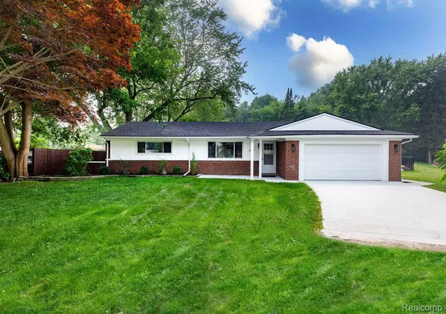 1st image of 45471 Abington Cir, Macomb, MI 48042 | MLS# 20261055463