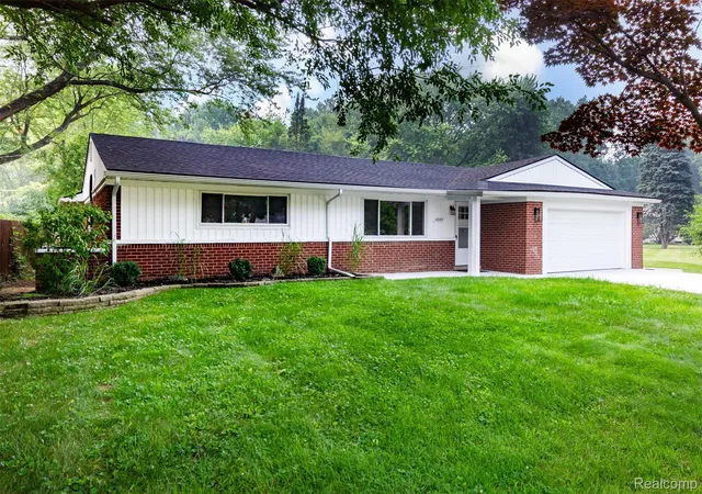 2nd image of 45471 Abington Cir, Macomb, MI 48042 | MLS# 20261055463