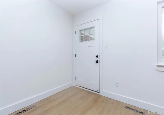 Photo 3 of Single family home for sale at 45471 Abington Cir, Macomb, MI 48042 | MLS# 20261055463 | Listing updated on 2026-10-14