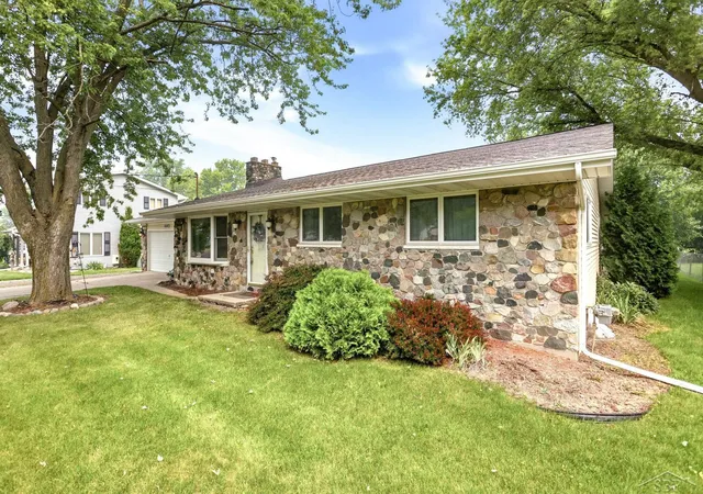 Photo 3 of Single family home for sale at 4060 Diceglie Ct, Saginaw, MI 48604 | MLS# 61050215350 | Listing updated on 2026-09-08